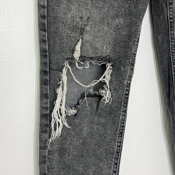 Wild Fable - Stonewashed Highest Rise Mom Black Distressed Jeans Size 2 - Picture 4 of 10